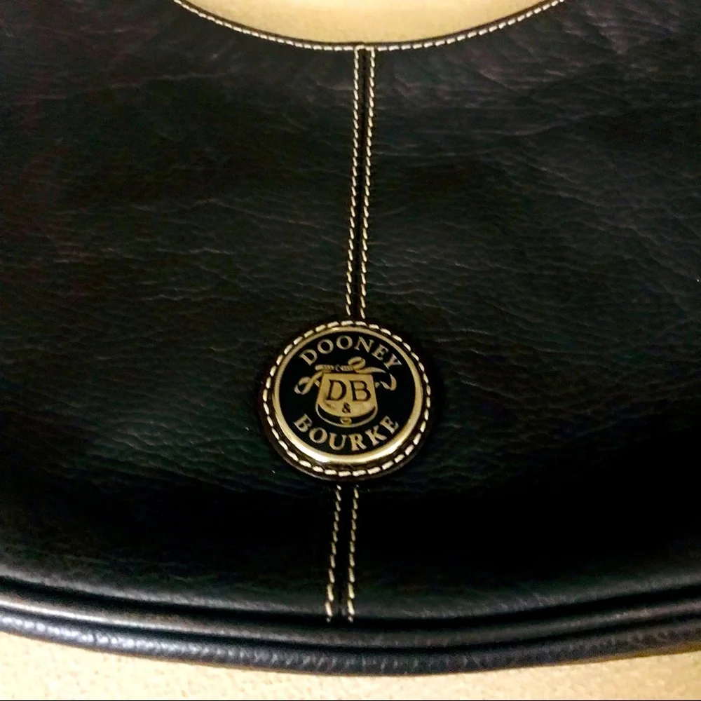 Dooney & Bourke classic dooney